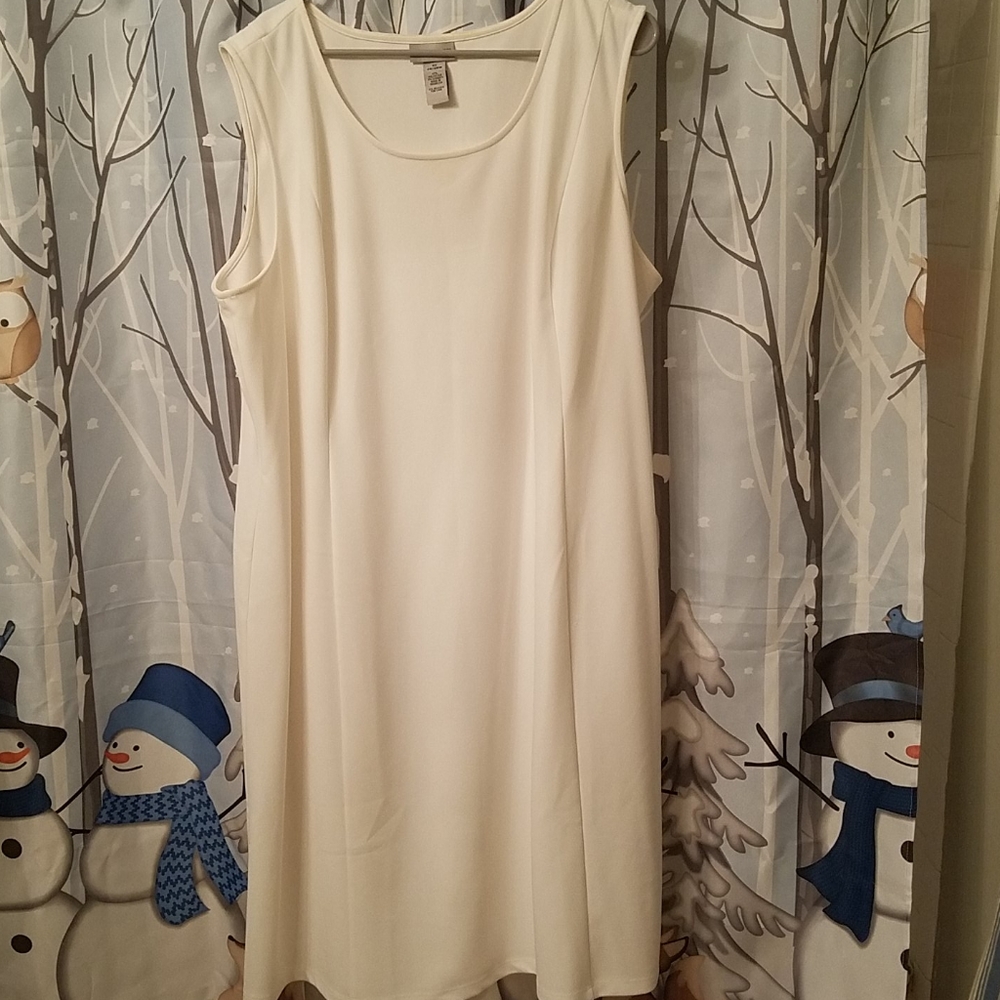 Sleeveless off white dress